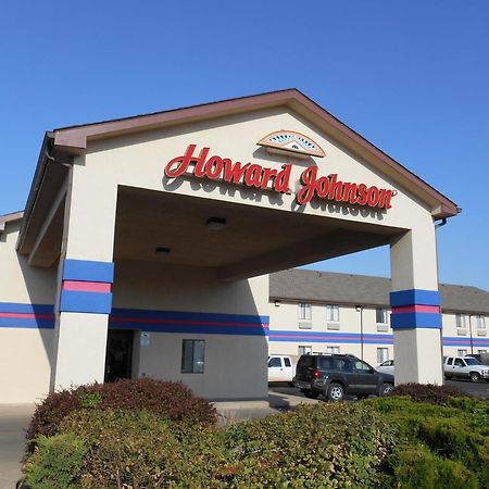 Howard Johnson By Wyndham Wichita Airport Exterior foto