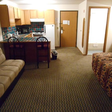 Howard Johnson By Wyndham Wichita Airport Exterior foto