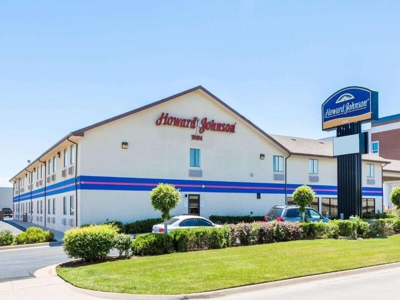 Howard Johnson By Wyndham Wichita Airport Exterior foto