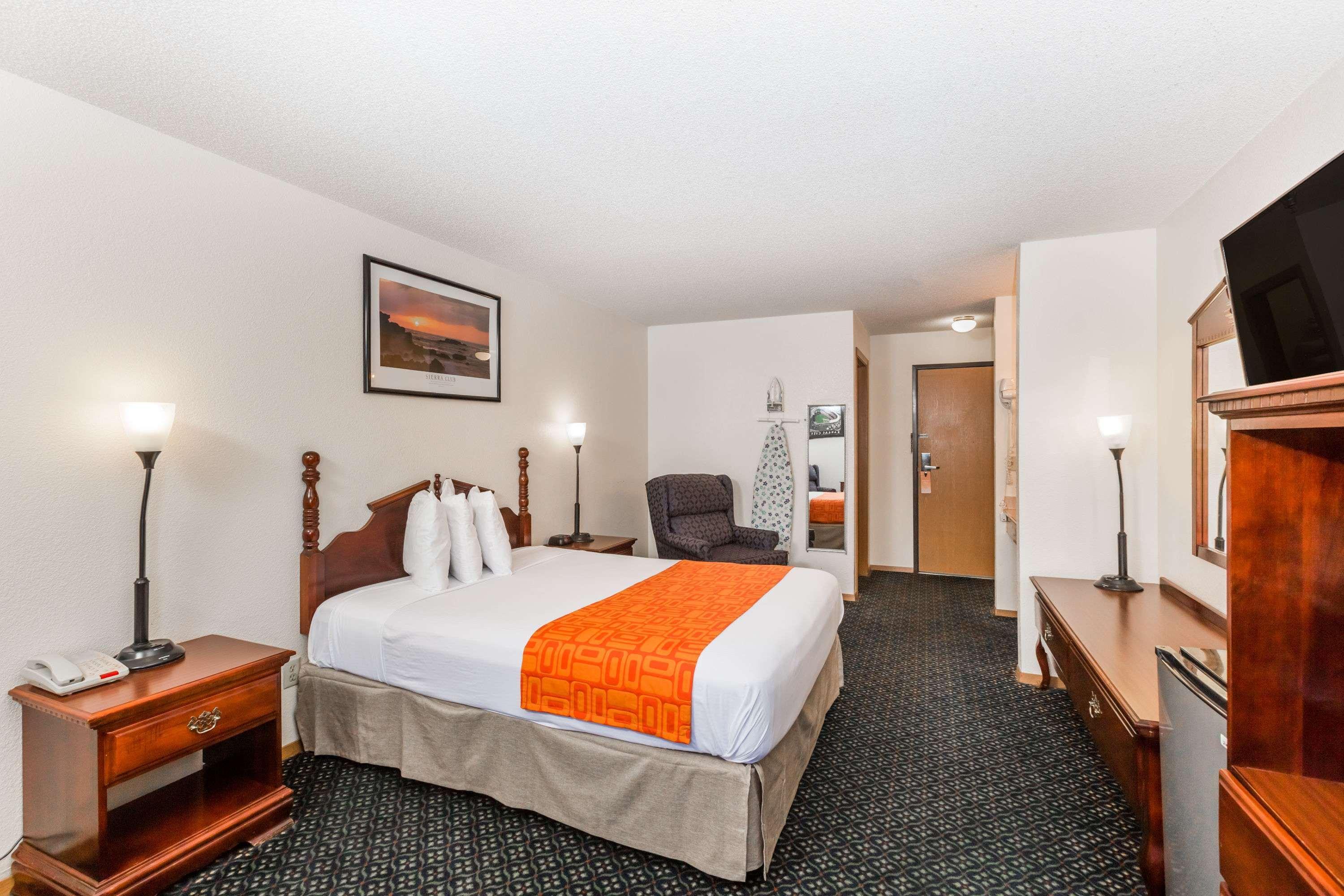 Howard Johnson By Wyndham Wichita Airport Exterior foto