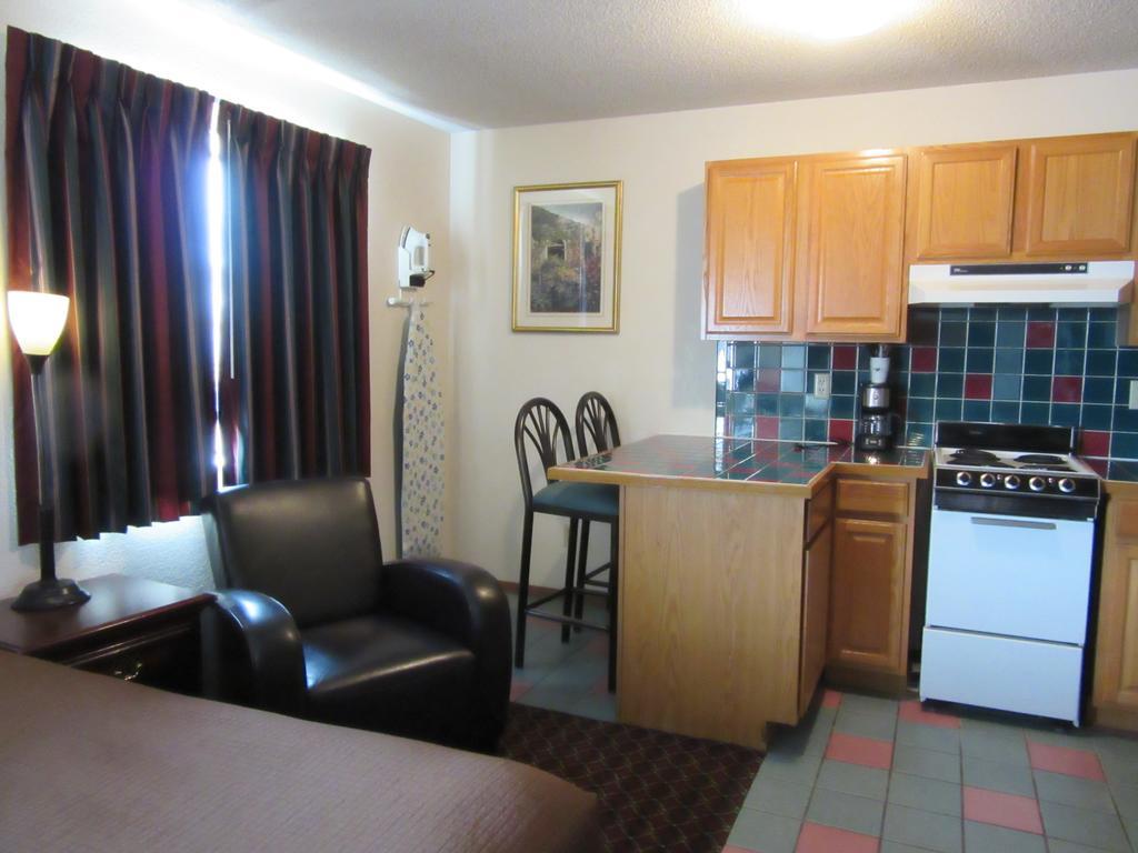 Howard Johnson By Wyndham Wichita Airport Exterior foto