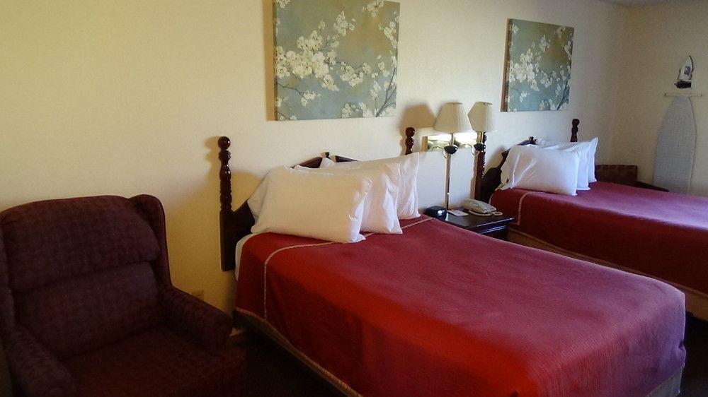 Howard Johnson By Wyndham Wichita Airport Exterior foto