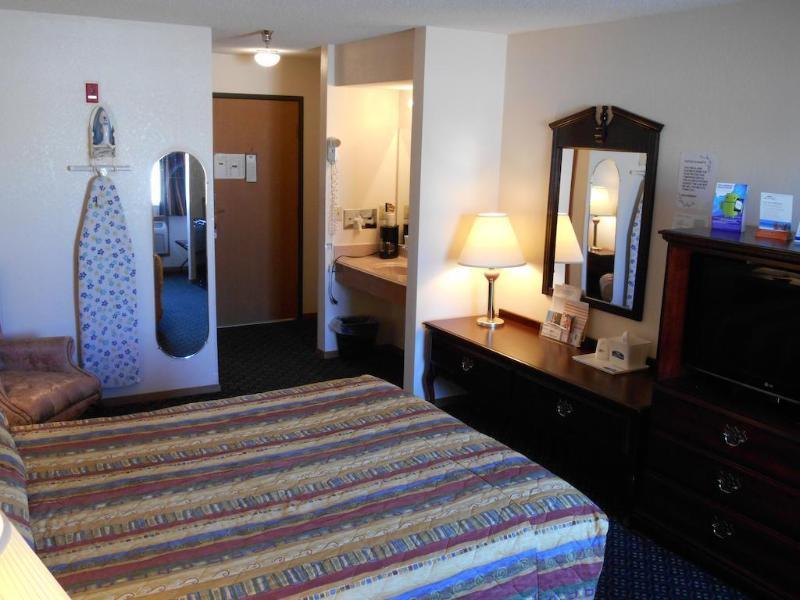 Howard Johnson By Wyndham Wichita Airport Exterior foto