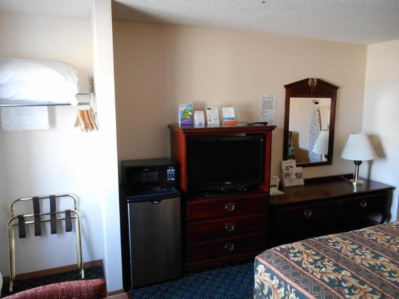 Howard Johnson By Wyndham Wichita Airport Exterior foto