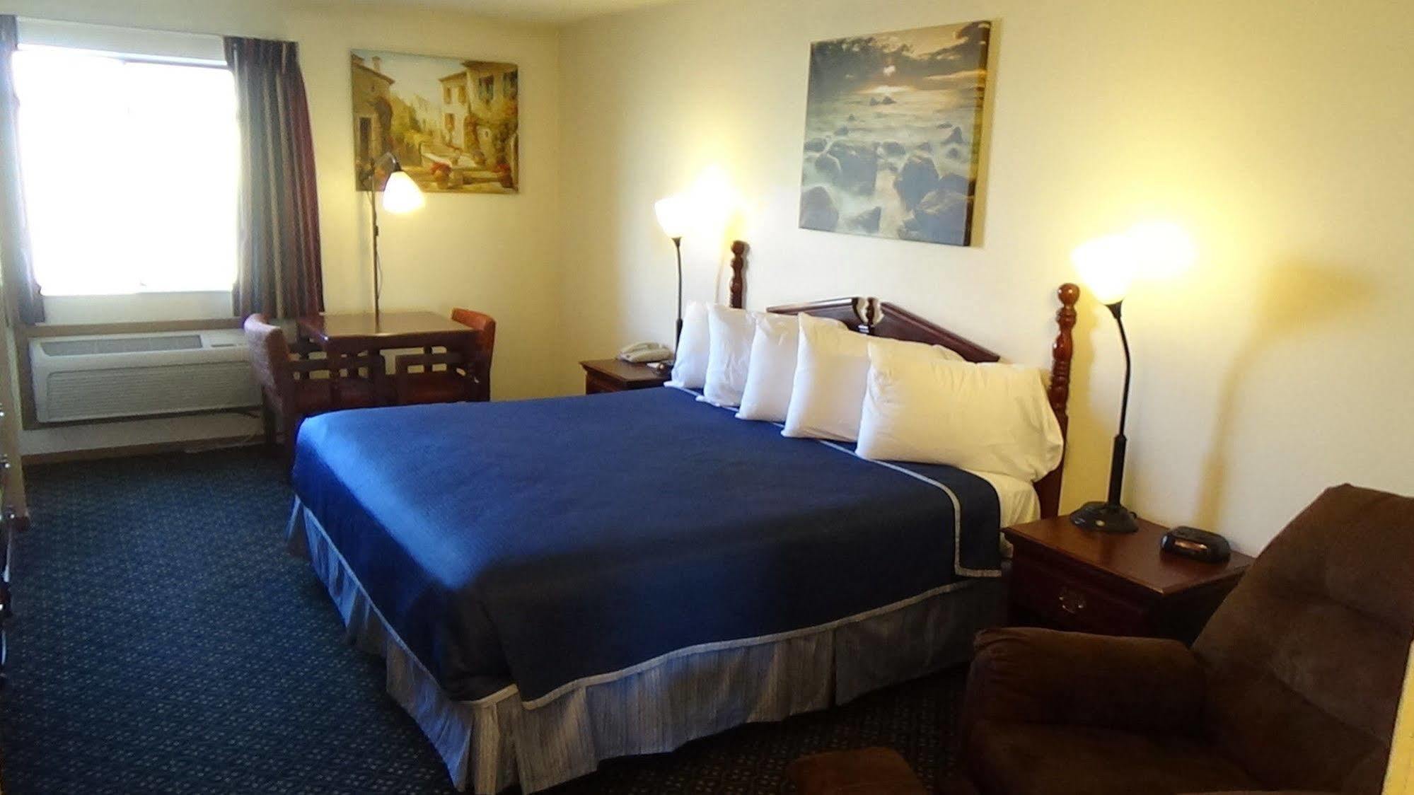 Howard Johnson By Wyndham Wichita Airport Exterior foto