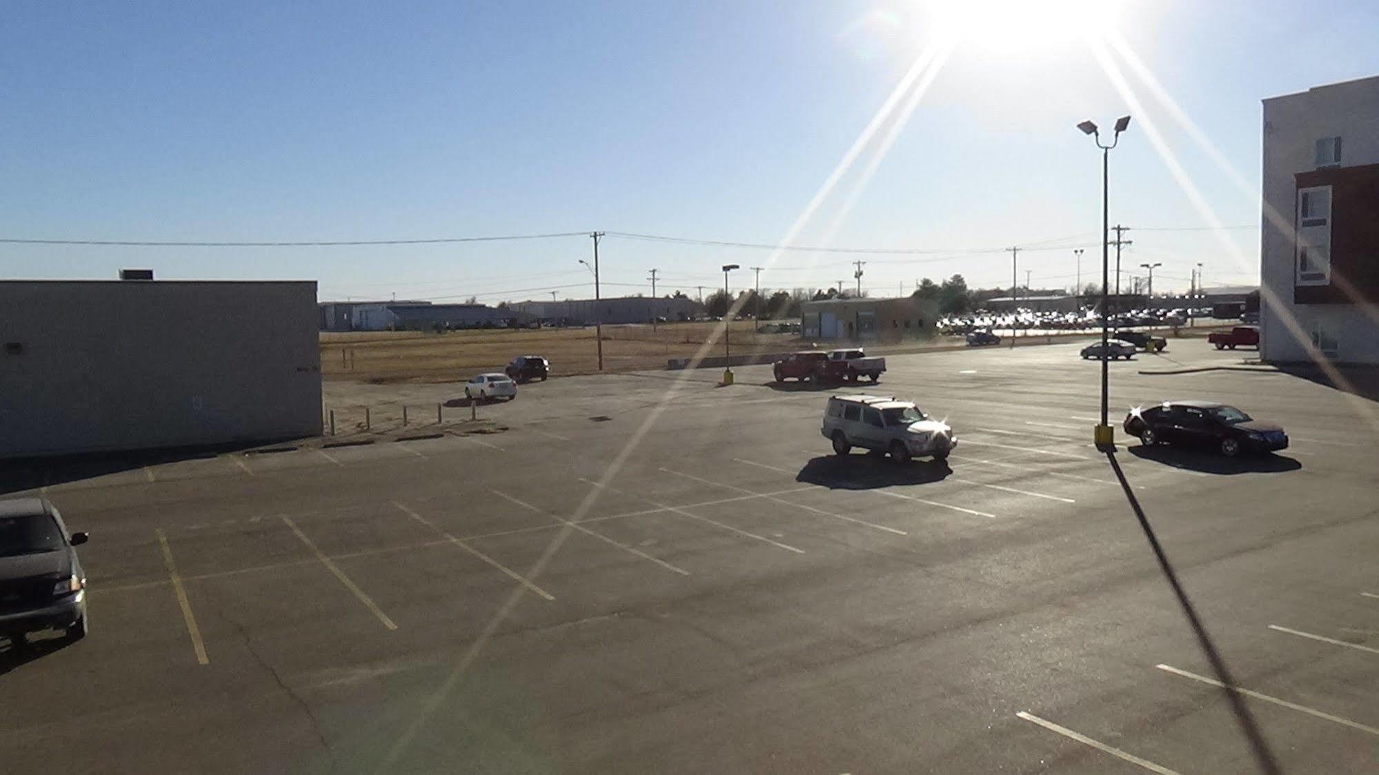 Howard Johnson By Wyndham Wichita Airport Exterior foto
