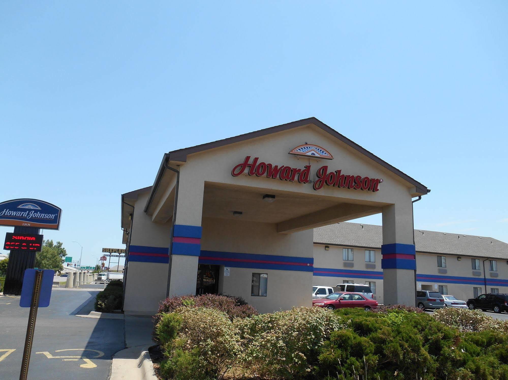 Howard Johnson By Wyndham Wichita Airport Exterior foto